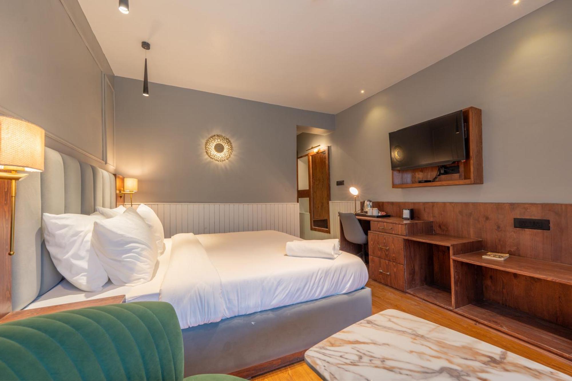 Hotel Ekaanth 4*