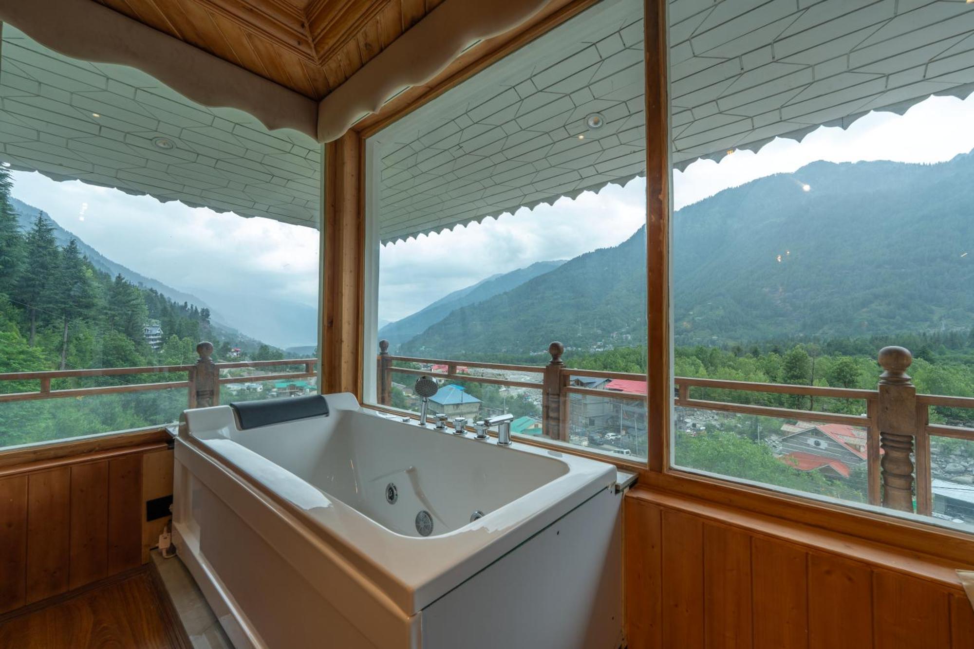Hotel Ekaanth 4*
